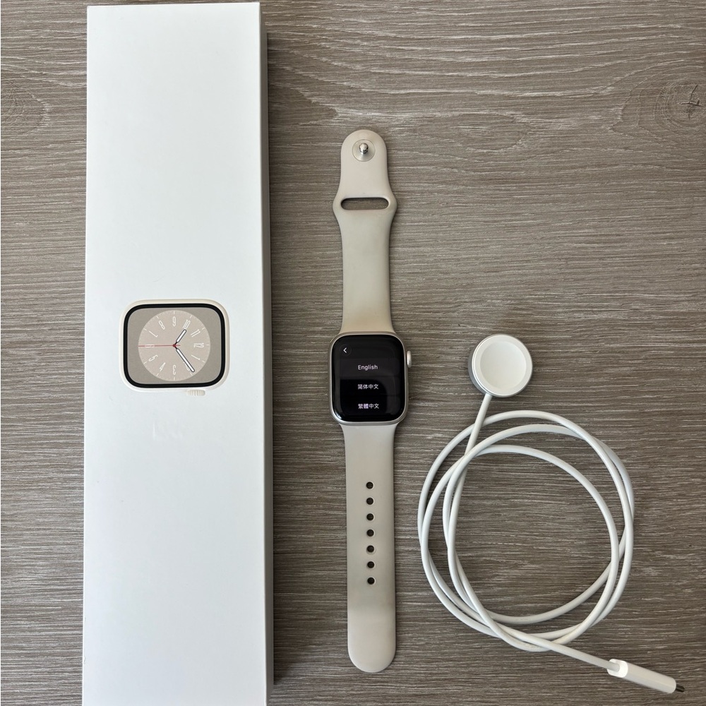 Apple Watch Series 8 in starlight
41mm 
Band Size:S/M